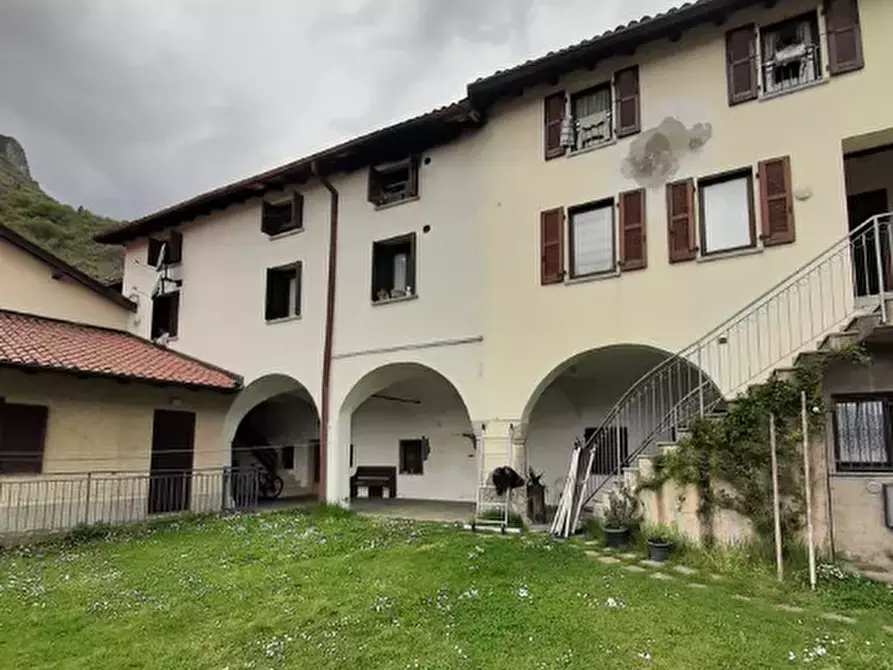 Immagine 1 di Appartamento in vendita  in Via A. De Gasperi a Sovere