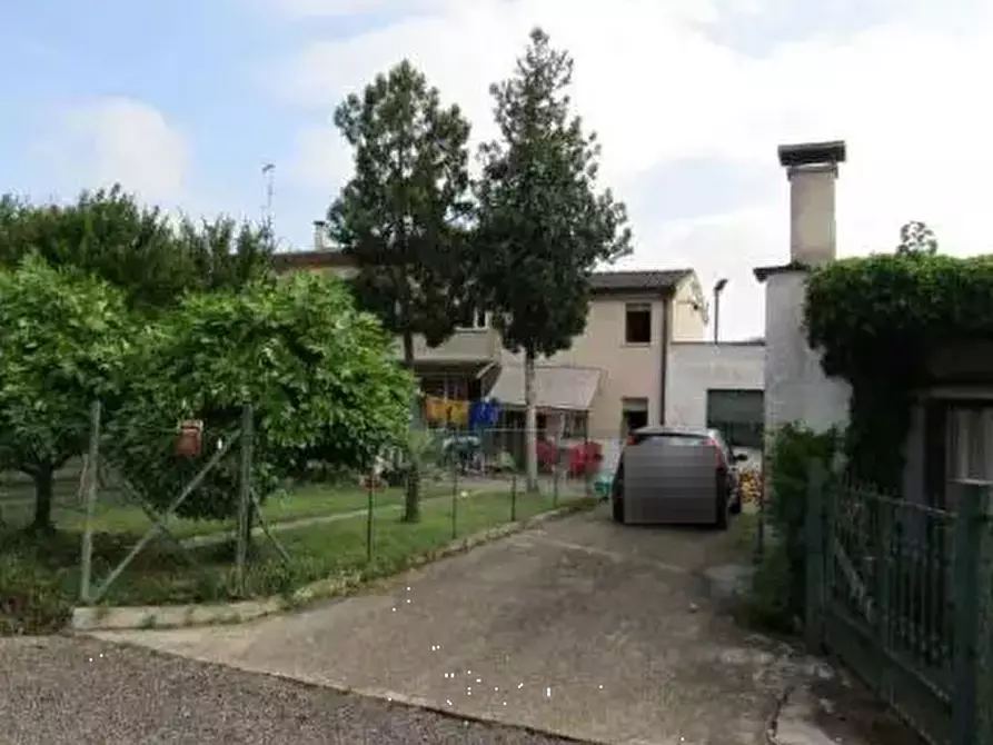 Immagine 2 di Casa indipendente in vendita  in Via Aleardo Aleardi a Castagnaro