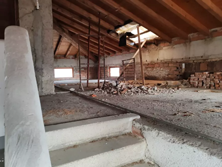 Immagine 5 di Magazzino in vendita  in Via S. Francesco a Castelli Calepio