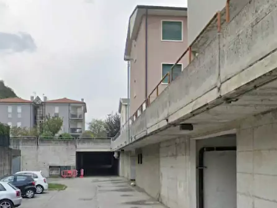 Immagine 1 di Garage in vendita  in Via Generale Dalla Chiesa a Piovene Rocchette