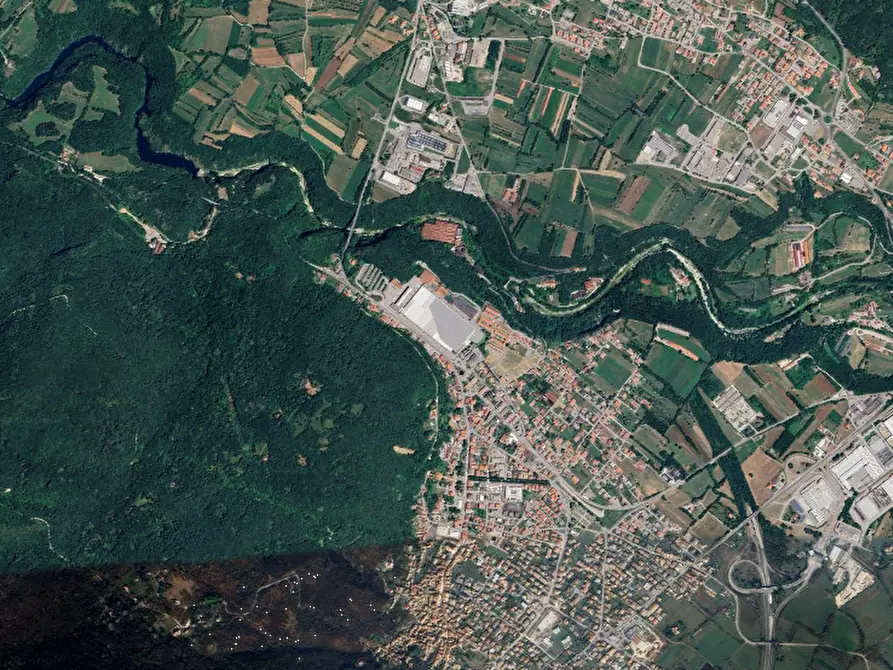 Immagine 3 di Garage in vendita  in Via Generale Dalla Chiesa a Piovene Rocchette