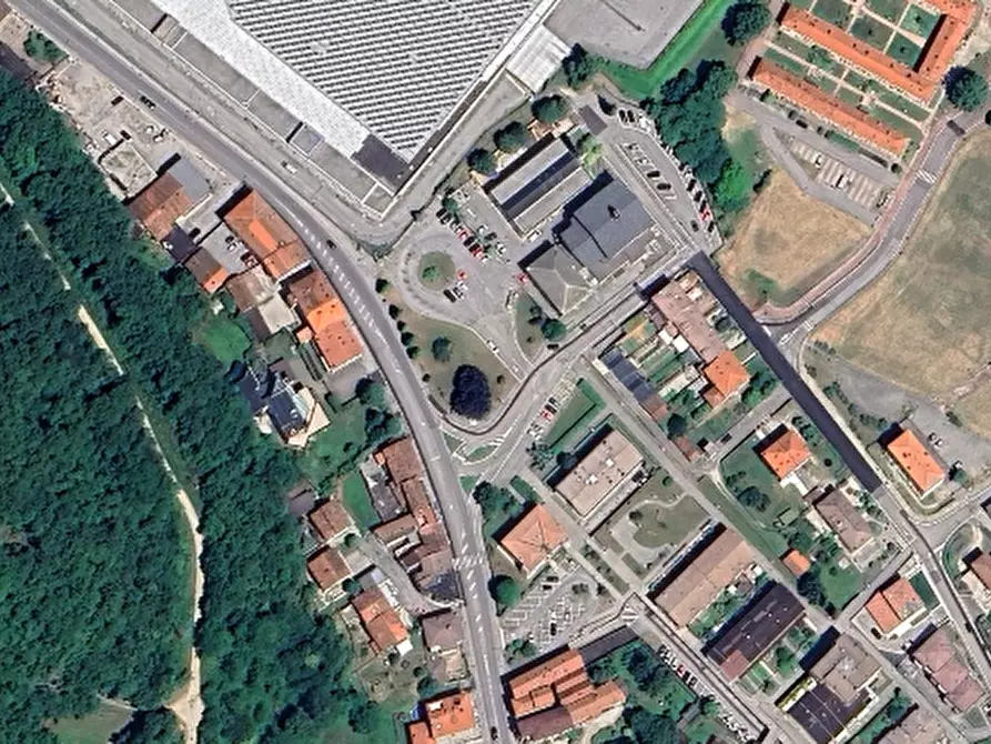 Immagine 5 di Garage in vendita  in Via Generale Dalla Chiesa a Piovene Rocchette