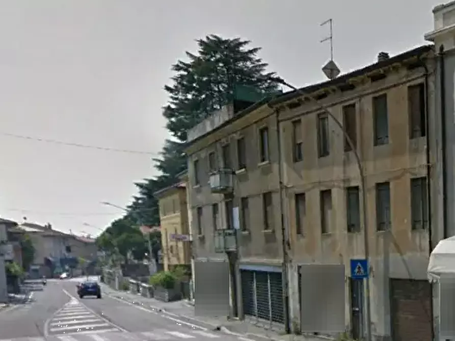 Immagine 2 di Stabile in vendita  in Via Alessandro Rossi a Piovene Rocchette