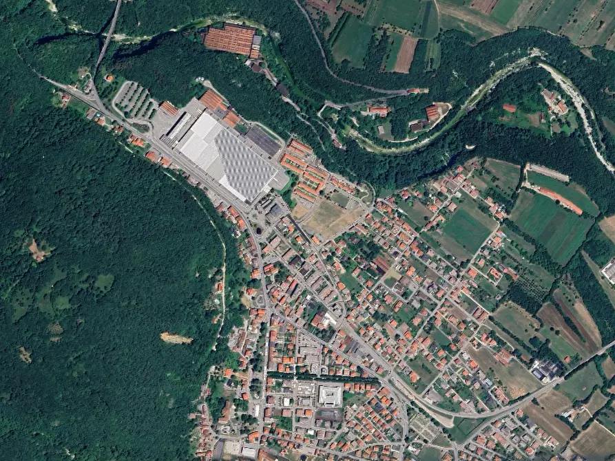 Immagine 5 di Stabile in vendita  in Via Alessandro Rossi a Piovene Rocchette