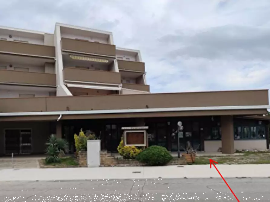 Immagine 1 di Negozio in vendita  in Viale Stati Uniti d'America a Comacchio