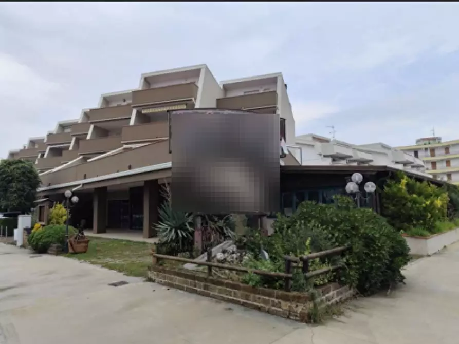 Immagine 4 di Negozio in vendita  in Viale Stati Uniti d'America a Comacchio