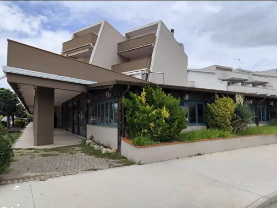 Immagine 5 di Negozio in vendita  in Viale Stati Uniti d'America a Comacchio