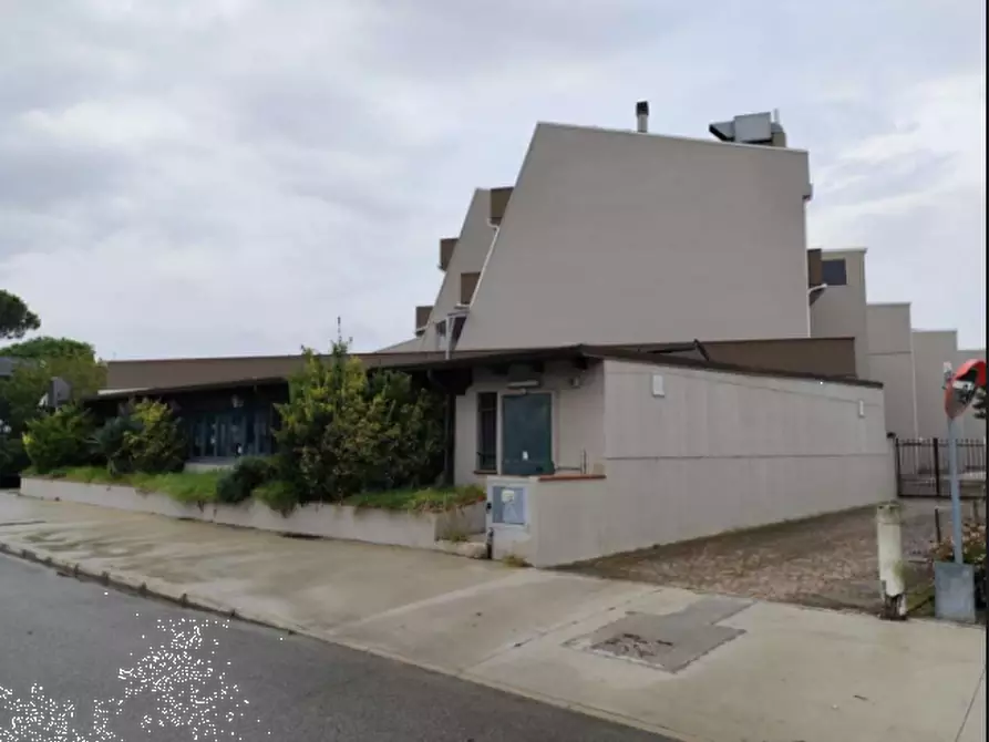 Immagine 8 di Negozio in vendita  in Viale Stati Uniti d'America a Comacchio