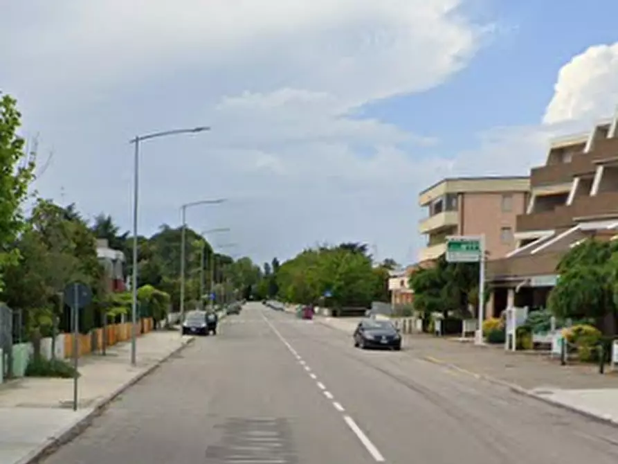 Immagine 10 di Negozio in vendita  in Viale Stati Uniti d'America a Comacchio