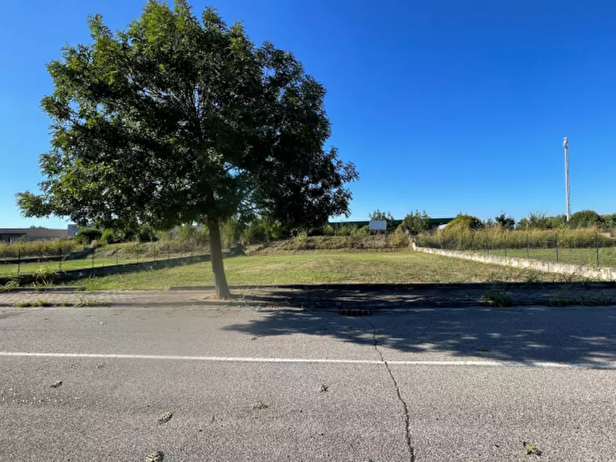 Immagine 2 di Terreno edificabile in vendita  in Via Madre Teresa Di Calcutta a Curtatone