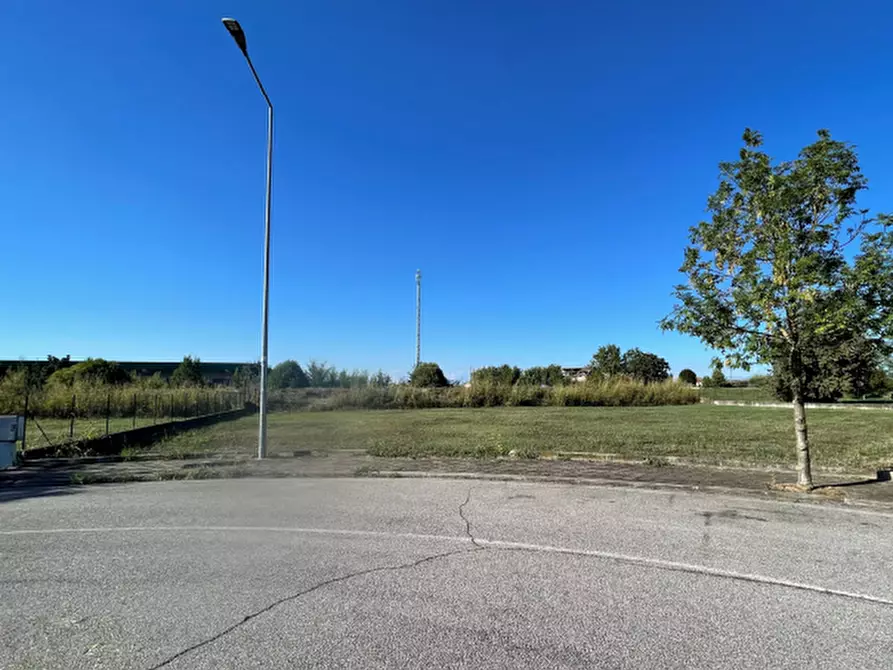Immagine 2 di Terreno edificabile in vendita  in Via Madre Teresa Di Calcutta a Curtatone