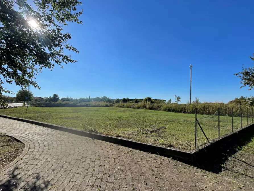Immagine 4 di Terreno edificabile in vendita  in Via Madre Teresa Di Calcutta a Curtatone