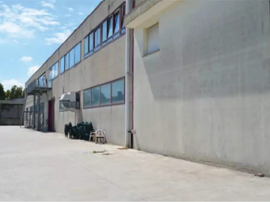 Immagine 2 di Stabile in vendita  in Via Bartolomeo Cristofori a Jesolo