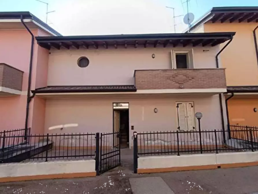 Immagine 1 di Villetta a schiera in vendita  in Via Giuseppe Garibaldi a Viadana