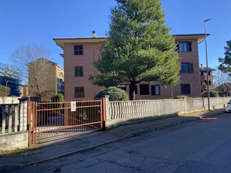 Immagine 1 di Magazzino in vendita  in Via Italo Svevo a Cesate