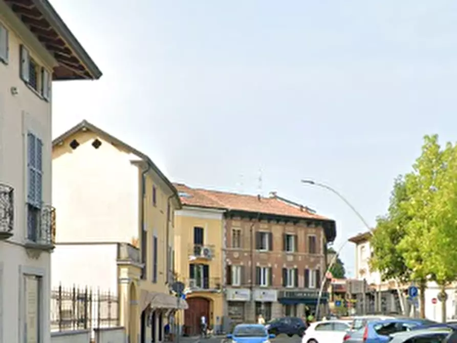 Immagine 3 di Negozio in vendita  in Piazza Giuseppe Maggiolini a Parabiago