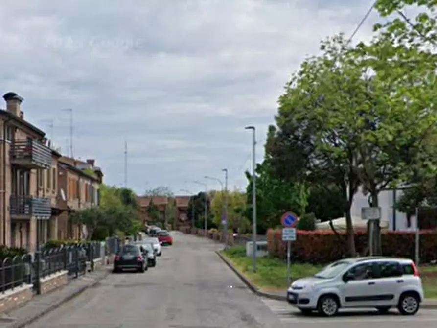 Immagine 11 di Negozio in vendita  in Via Borgo Punta a Ferrara