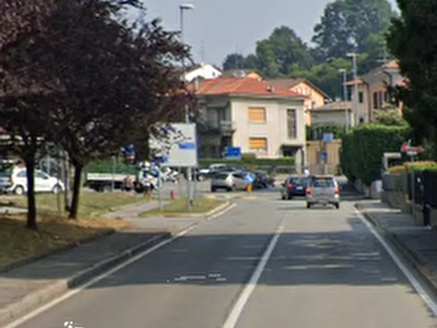 Immagine 9 di Garage in vendita  in Via Tevere a Villa Guardia