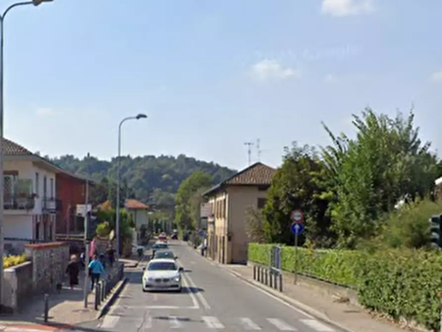 Immagine 15 di Negozio in vendita  in Via Andrea Appiani a Merone