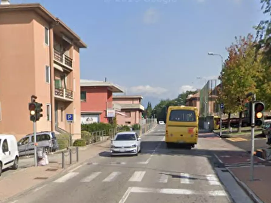 Immagine 16 di Negozio in vendita  in Via Andrea Appiani a Merone