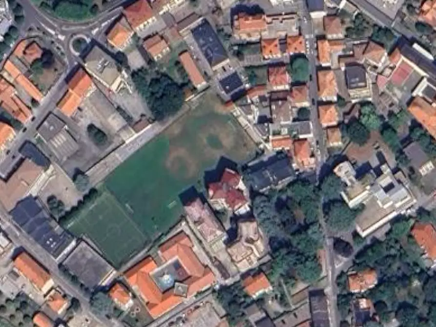 Immagine 11 di Posto auto in vendita  in Via Fiume a Erba