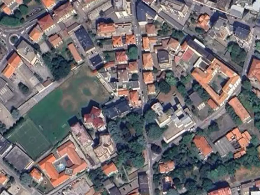 Immagine 12 di Posto auto in vendita  in Via Fiume a Erba