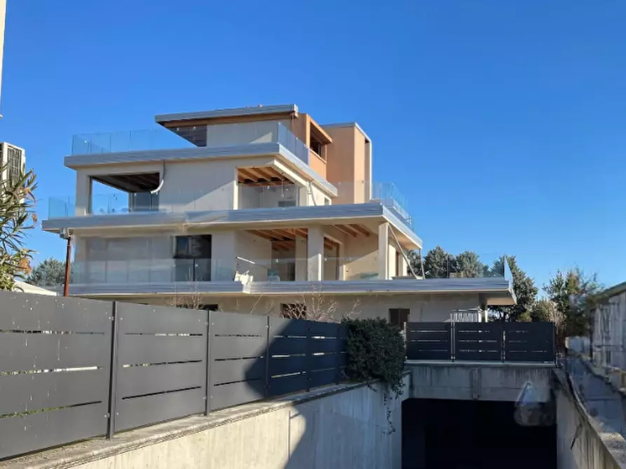 Immagine 1 di Stabile in vendita  in Via Colli Storici a Desenzano Del Garda