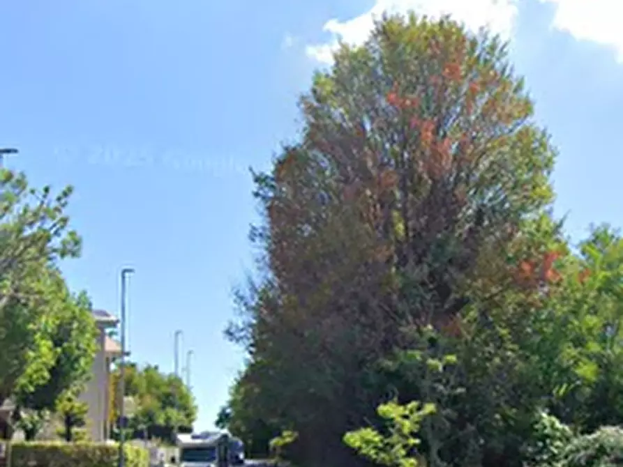 Immagine 3 di Stabile in vendita  in Via Colli Storici a Desenzano Del Garda