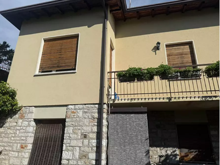 Immagine 1 di Casa bifamiliare in vendita  in Via Panoramica a Gardone Riviera