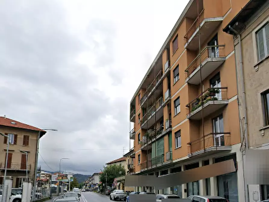 Immagine 2 di Negozio in vendita  in Via Valganna a Varese