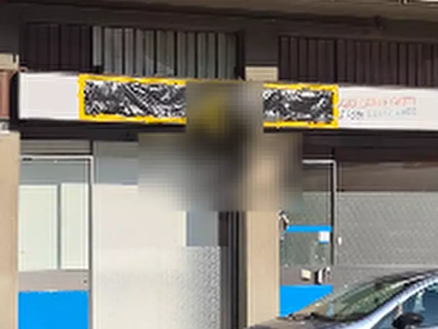 Immagine 6 di Negozio in vendita  in Via Valganna a Varese