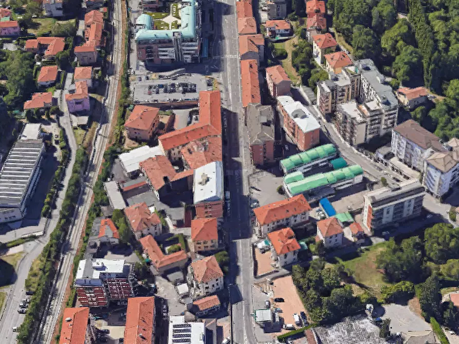 Immagine 15 di Negozio in vendita  in Via Valganna a Varese