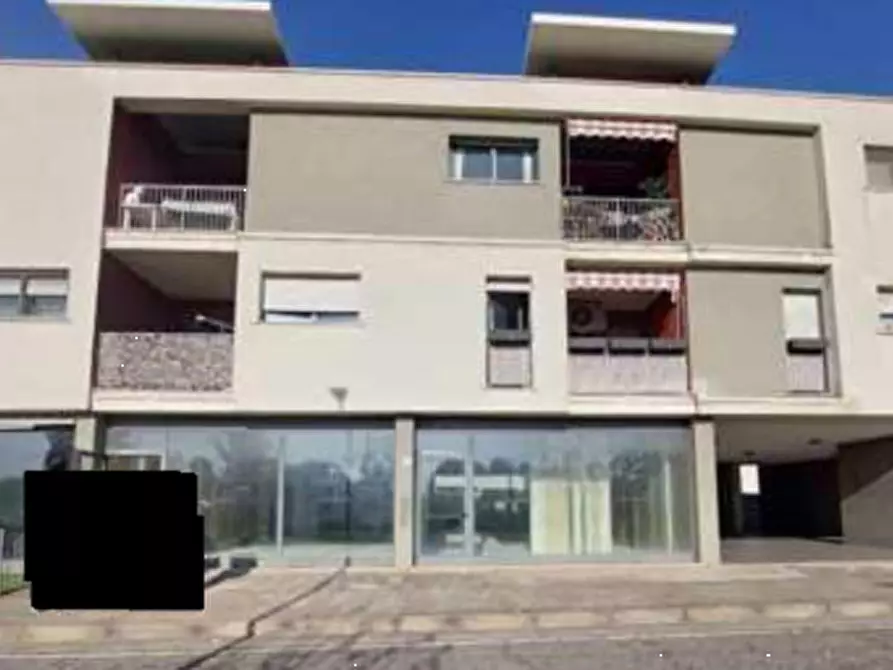 Immagine 2 di Negozio in vendita  in Via Lionello Levi Sandri a Brescia