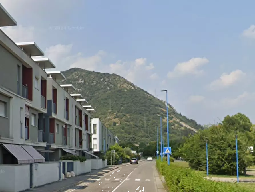 Immagine 3 di Negozio in vendita  in Via Lionello Levi Sandri a Brescia