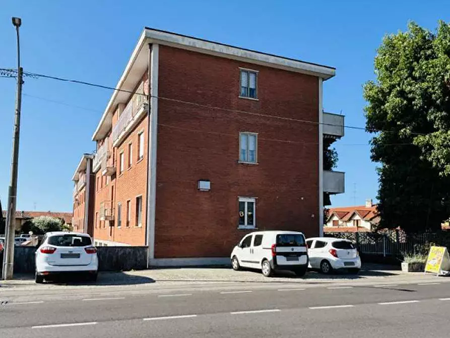 Immagine 1 di Negozio in vendita  in Via A. Manzoni a Cairate