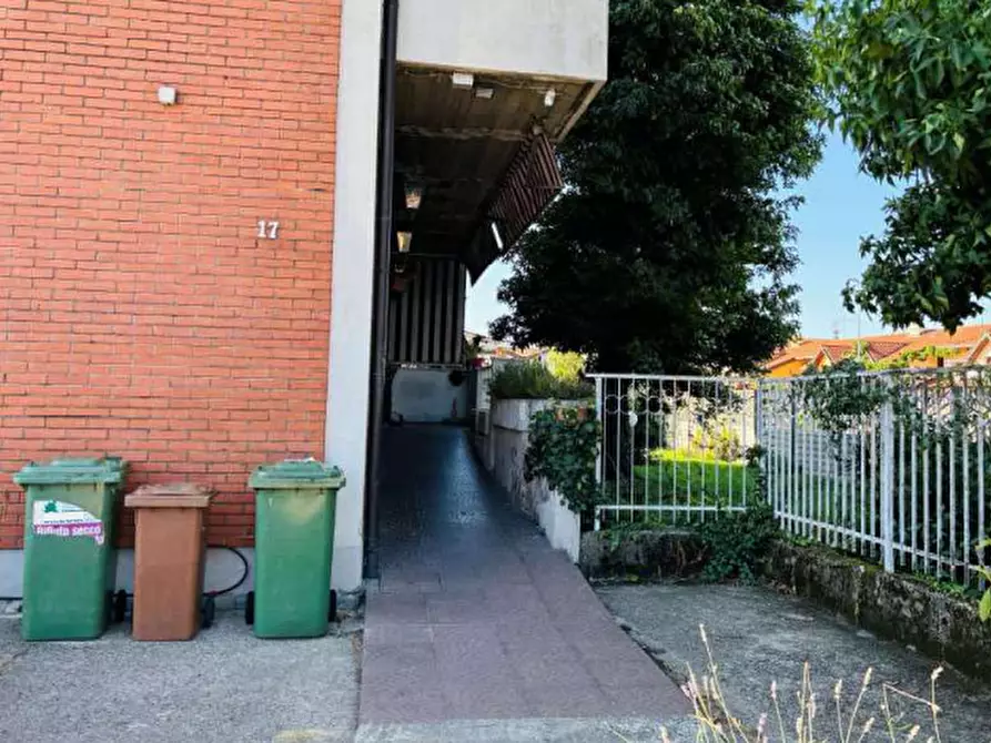 Immagine 2 di Negozio in vendita  in Via A. Manzoni a Cairate