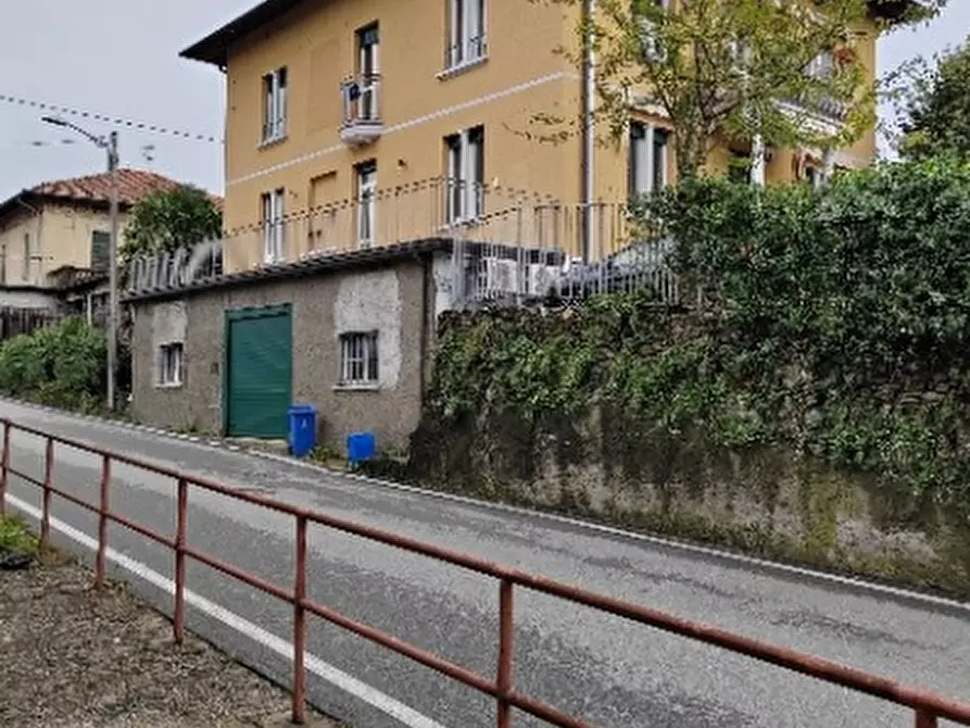 Immagine 1 di Casa indipendente in vendita  in Via Rossi  a Gavirate