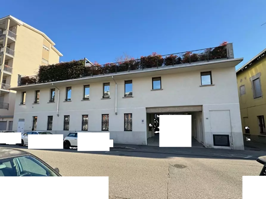 Immagine 1 di Laboratorio in vendita  in Via Vincenzo Bellini a Busto Arsizio