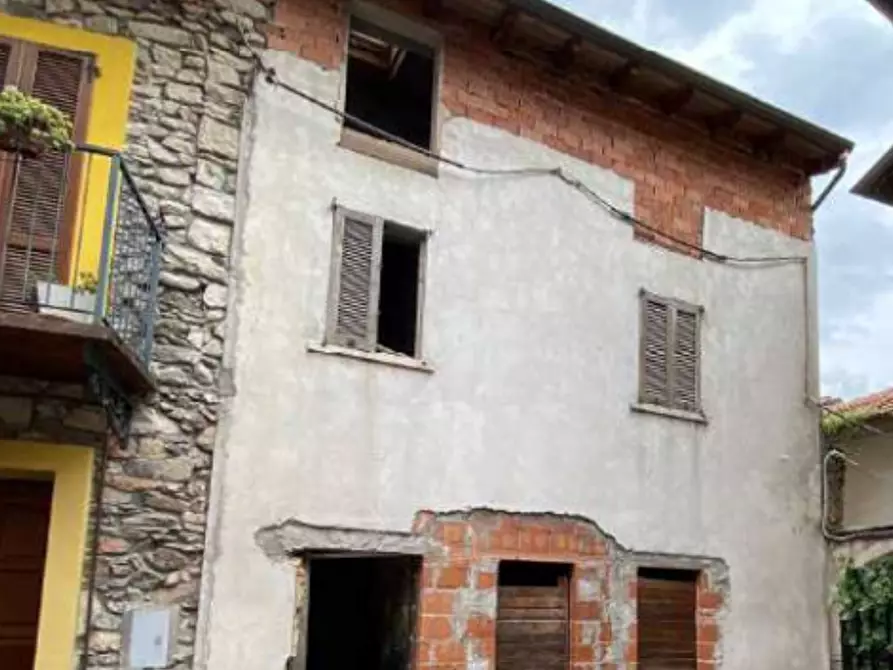 Immagine 2 di Stabile in vendita  in Via Gugliemo Marconi  a Besano