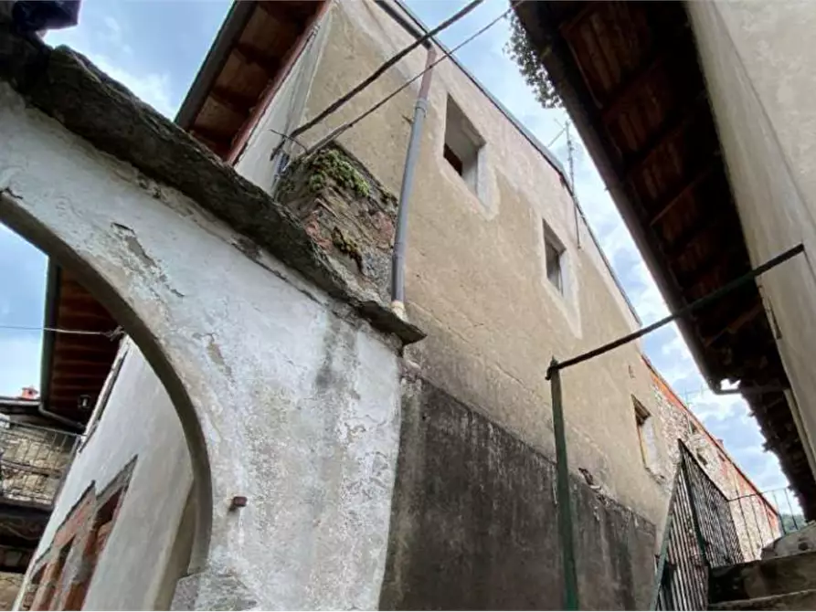 Immagine 5 di Stabile in vendita  in Via Gugliemo Marconi  a Besano