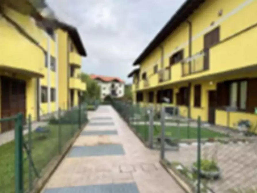 Immagine 5 di Porzione di casa in vendita  in Via San Francesco a Jerago Con Orago