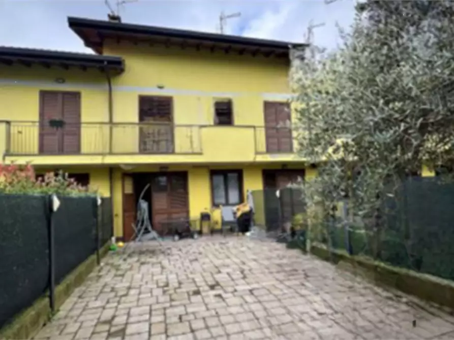 Immagine 1 di Porzione di casa in vendita  in Via San Francesco a Jerago Con Orago