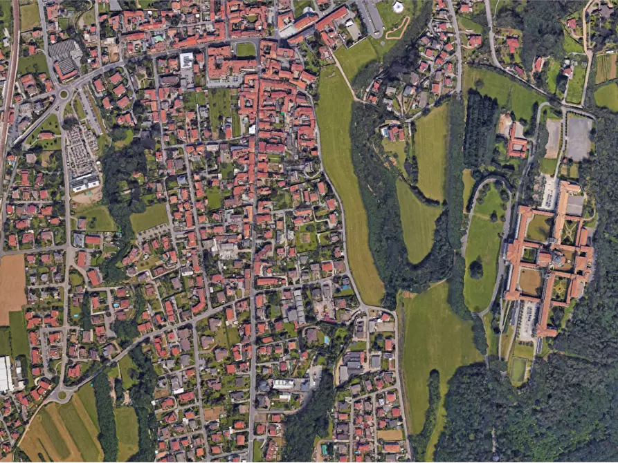 Immagine 17 di Appartamento in vendita  in Via Montello a Venegono Inferiore