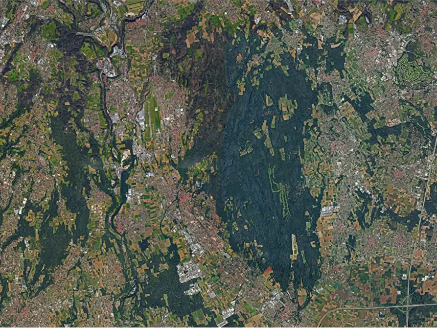 Immagine 19 di Appartamento in vendita  in Via Montello a Venegono Inferiore