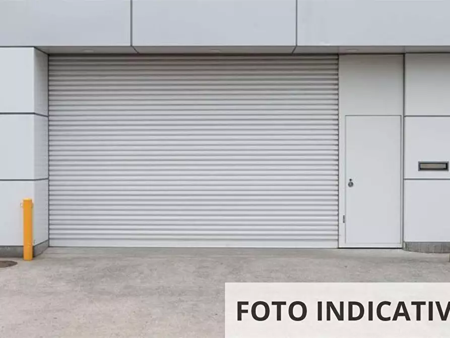 Immagine 8 di Garage in vendita  in Via Dei Castelli Romani a Pomezia