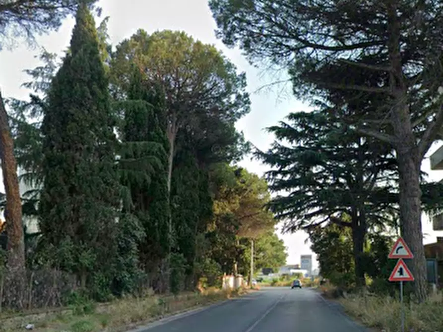 Immagine 6 di Garage in vendita  in Via Dei Castelli Romani a Pomezia