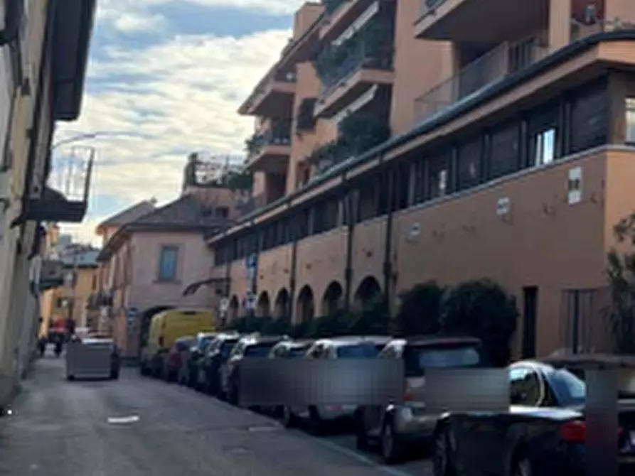 Immagine 3 di Negozio in vendita  in Via Ramazzotti a Saronno