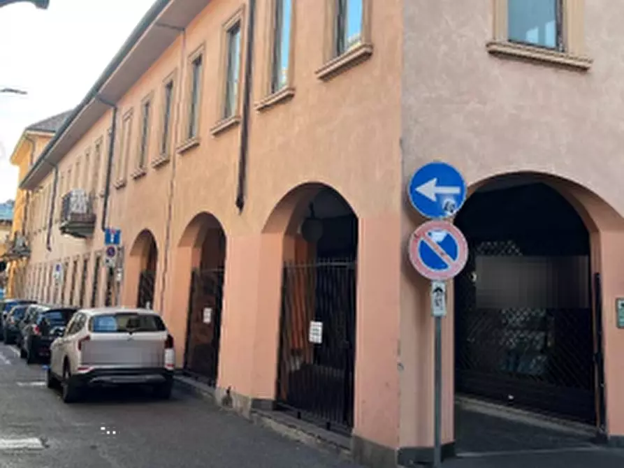 Immagine 2 di Negozio in vendita  in Via Ramazzotti a Saronno