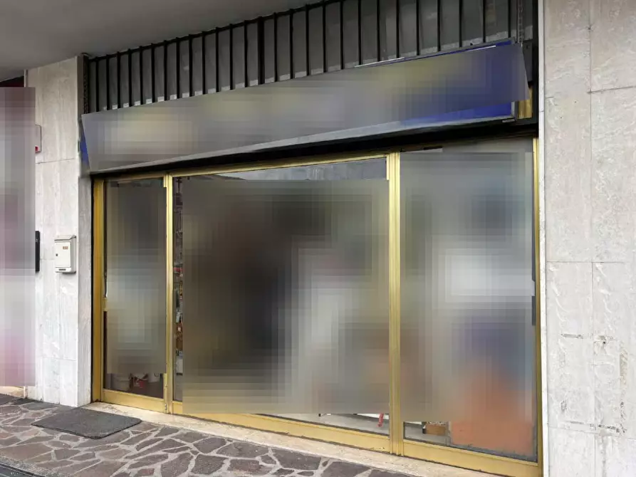 Immagine 2 di Negozio in vendita  in Via Nazionale a Seriate