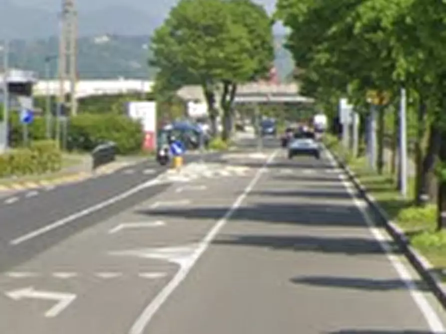 Immagine 3 di Negozio in vendita  in Via Nazionale a Seriate